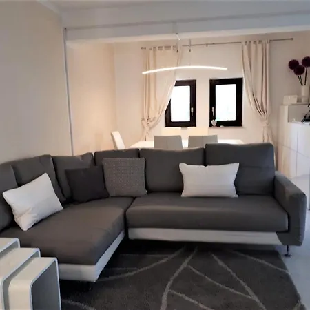 Relax 200 M T Apartment *